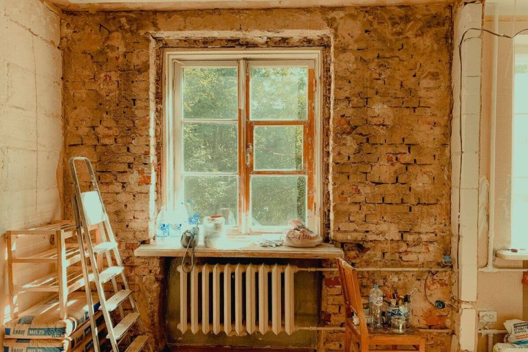 Renovarea-casei-vechi.-De-ce-materiale-ai-nevoie-pentru-renovarea-casei-vechi